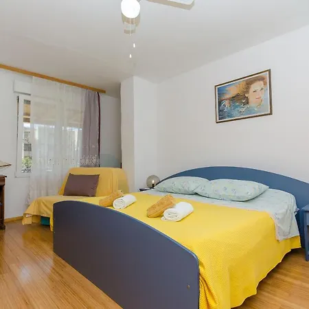 Apartment Andy Komiza