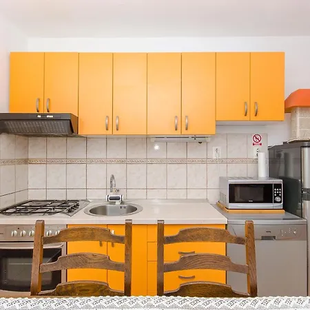 Apartment Andy Komiza
